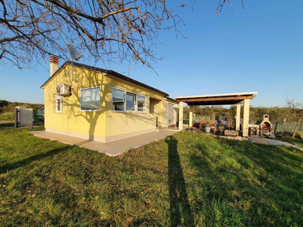 Holiday House Romi Pula Ngoại thất bức ảnh